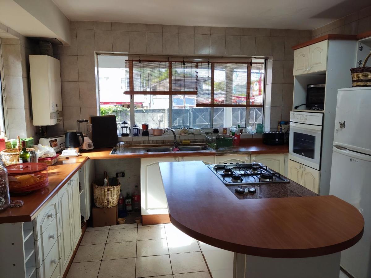 Acomodação com café da manhã  Buenavida Hostel, Habitacion Amplia Con Bano En Y Vista Al Mar